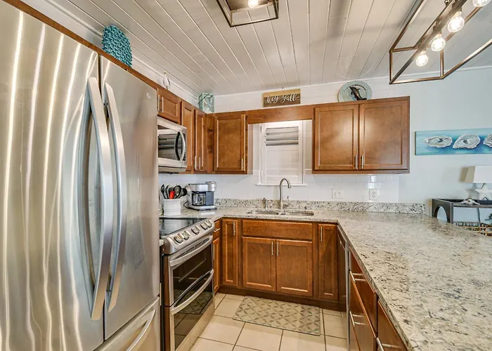 Balcony W/ Pool & Views: Condo! * Gulf Shores