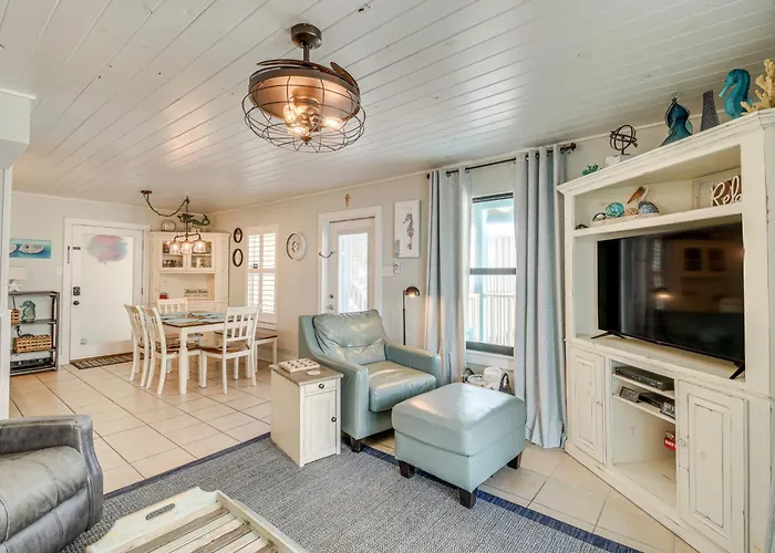 Holiday home Balcony W/ Pool & Views: Condo!