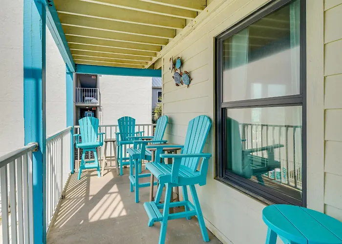 Balcony W/ Pool & Views: Condo! Gulf Shores