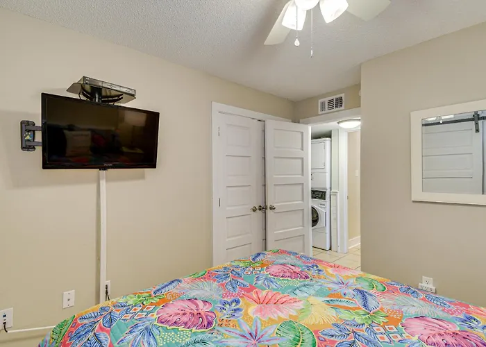 Holiday home Balcony W/ Pool & Views: Condo!